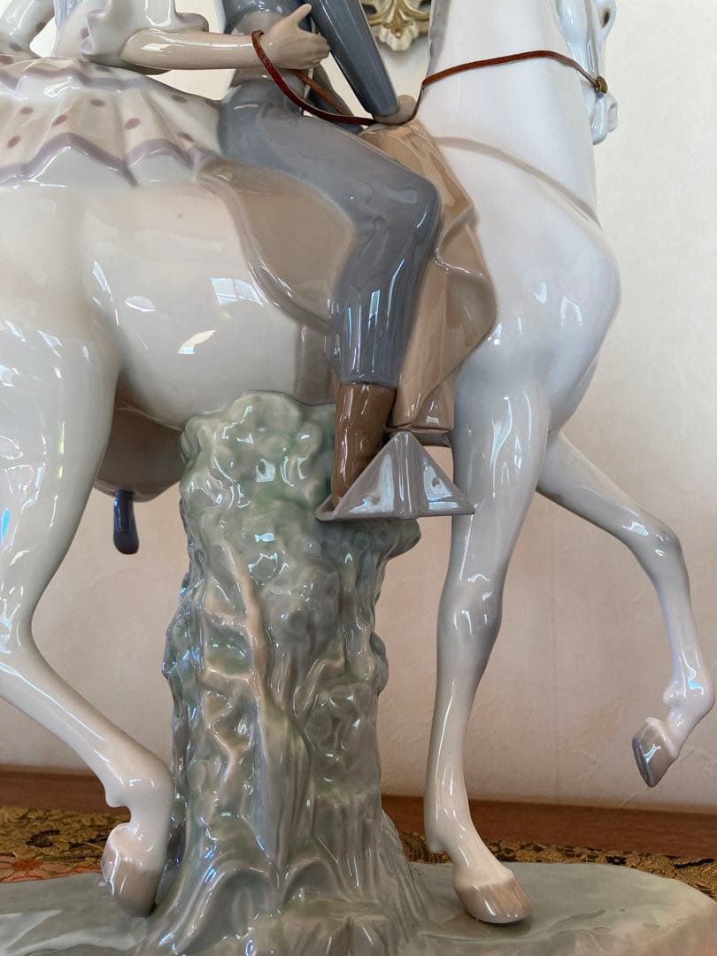 リアドロ　白馬に乗った男女