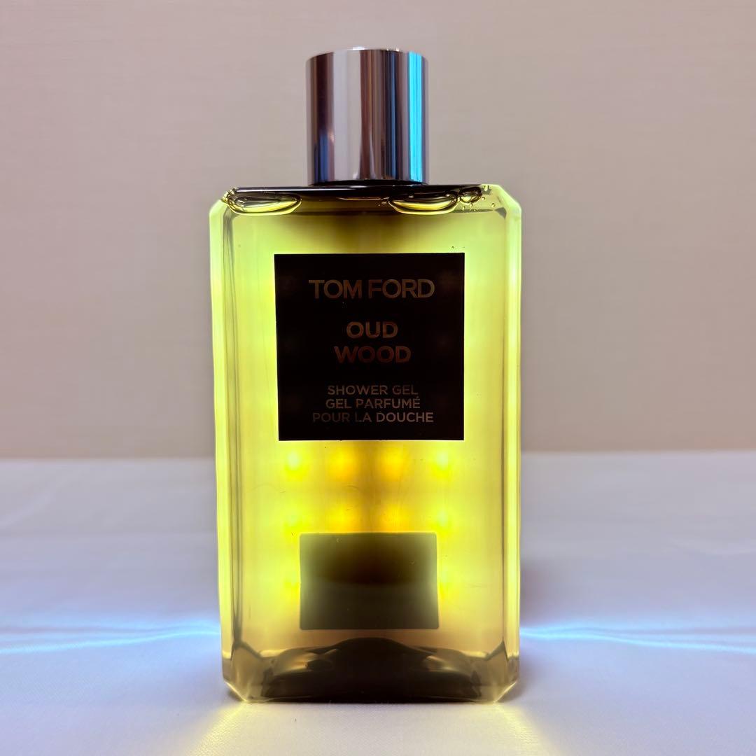 新品未使用　トムフォード　ウードウッド　シャワージェル　ボディソープ　250ml