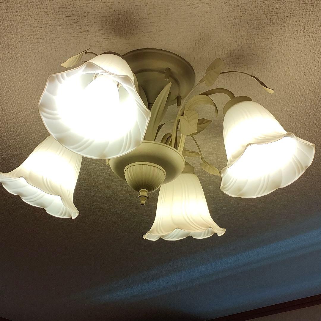 ホワイトフラワー型シーリングライト