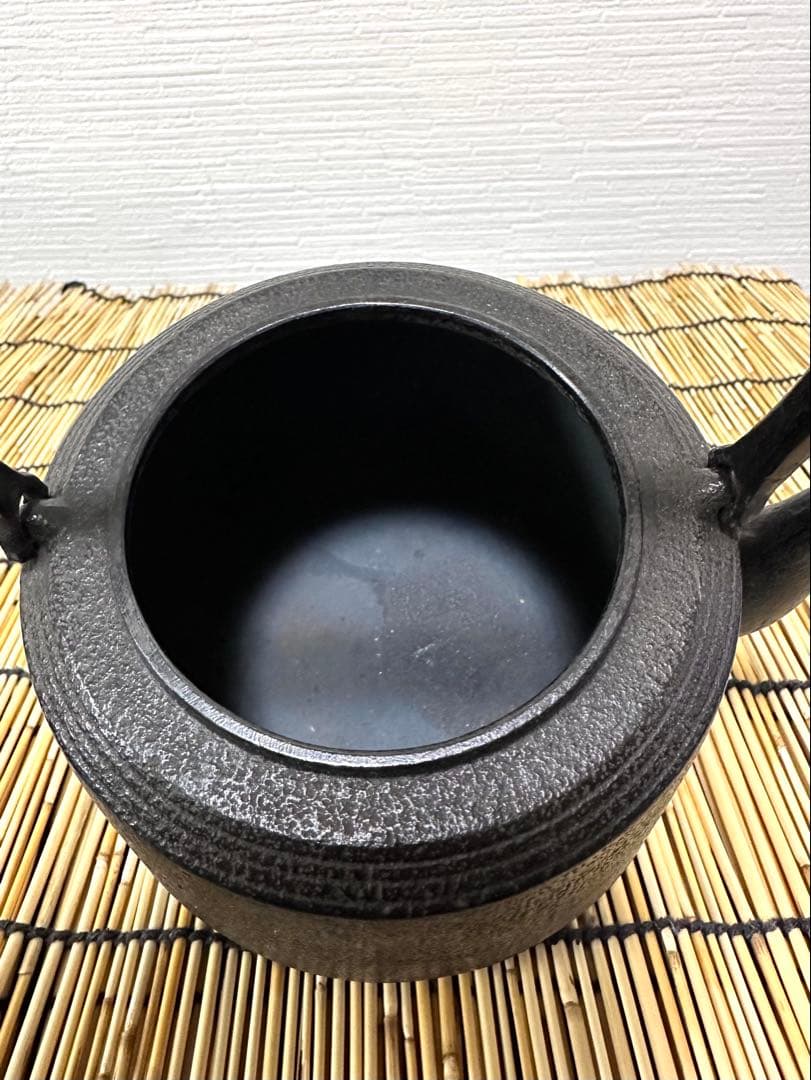 未使用品、タグ、供箱付　南部薫山工房造　面取型１０型　南部鉄瓶　南部鉄器　鉄瓶