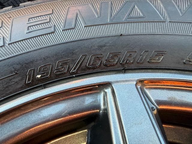 セレナ ノア ヴォクシー スタッドレスタイヤセット 195/65R15 バリ山！