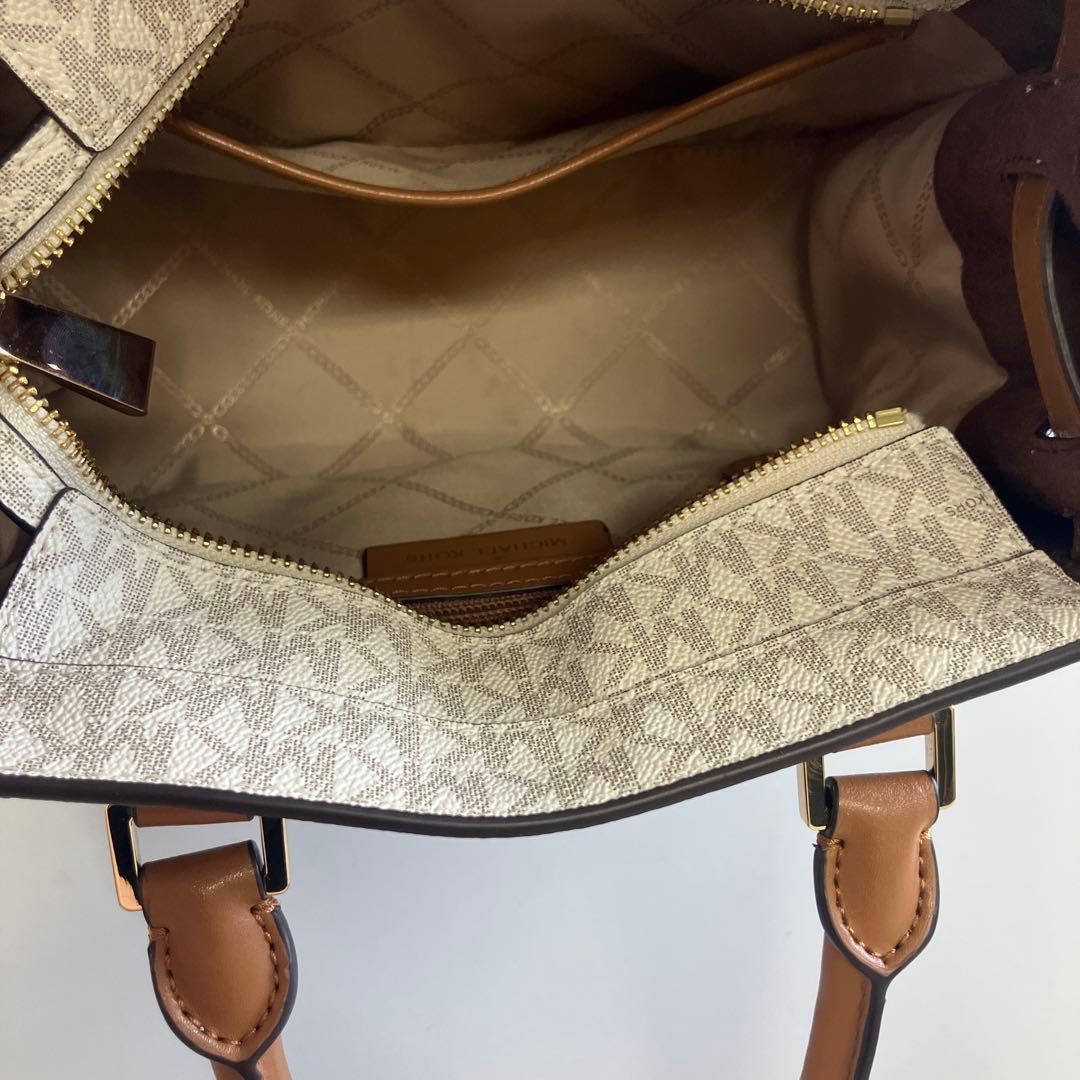 E1-1-01 MICHAEL KORS ロゴ入りバッグ