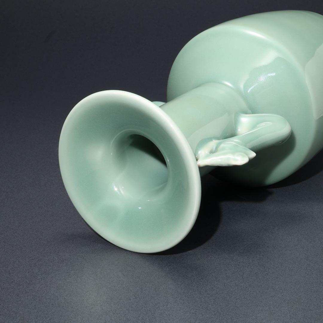 青磁耳付花瓶　小笠原長春　鍋島焼　共箱　高さ28cm R1669ラ3