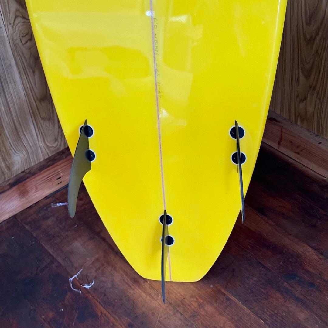 送料無料！使用回数の少ない綺麗な6.0ftファンボードサーフボードトライフィン