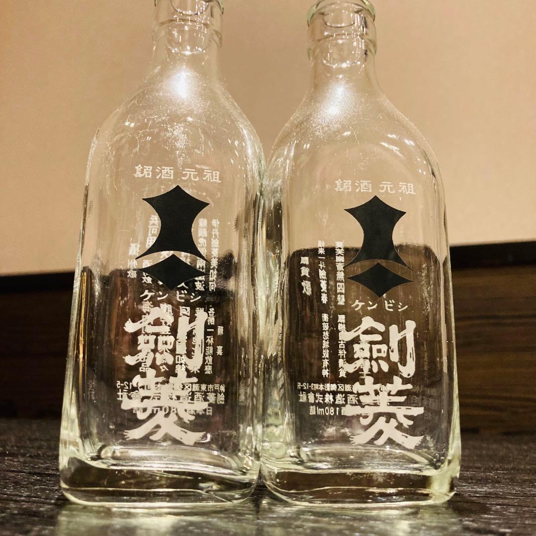 【アンティーク】剣菱180ml 瓶　ガラス製 箱付き50本セット