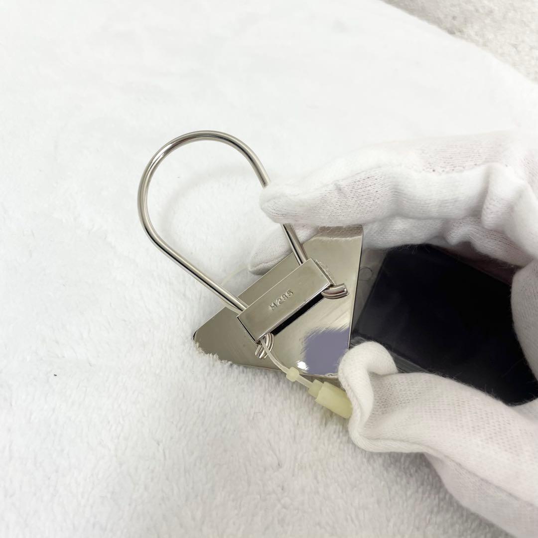 PRADA プラダ　キーリング　キーホルダー　チャーム　三角プレート　ブラック