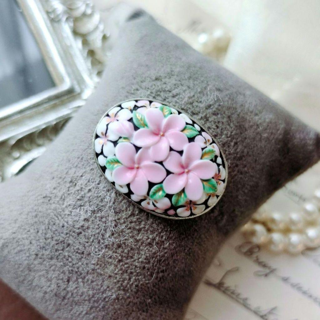 俊兼ジュエリー トシカネ 有田焼 フラワー ブローチ 花模様 TOSHIKANE