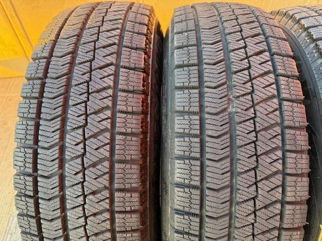カローラ フリード (4H) ノート スタッドレスセット 185/70R14