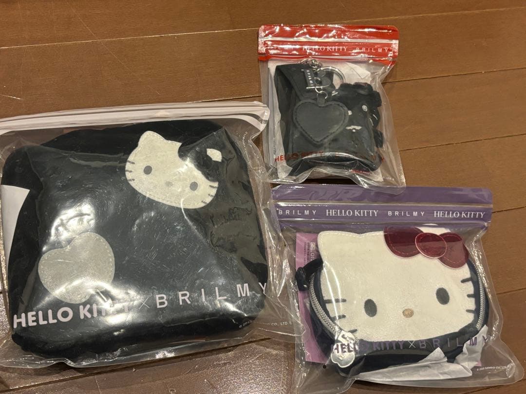 HELLOKITTYxBRILMYコスメポーチ2種 ミラー付きリップチャーム1種