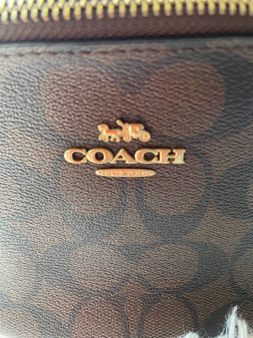 美品✨coach ボディーバッグ　ショルダーウエスト　チャーム付