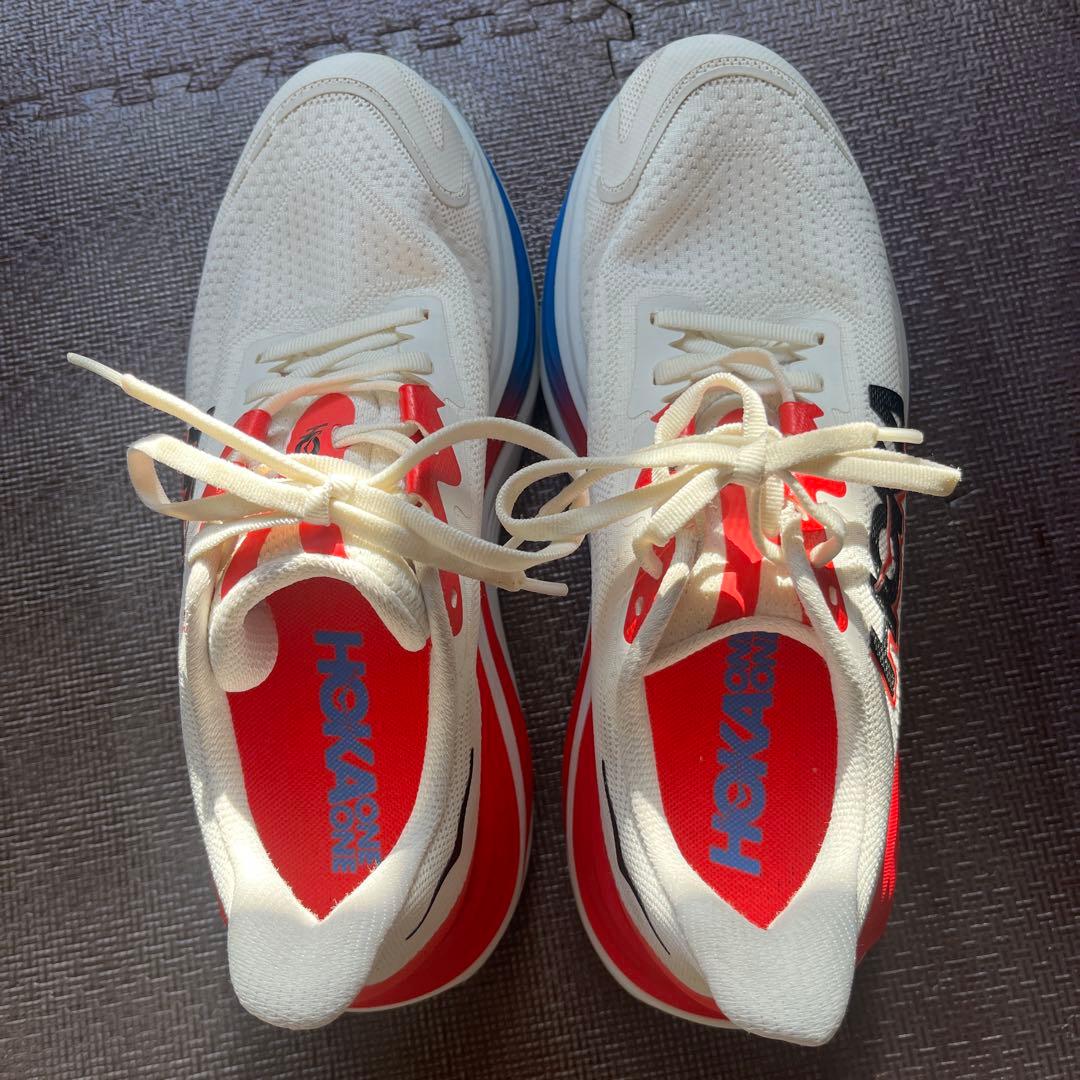 HOKA スカイワードX