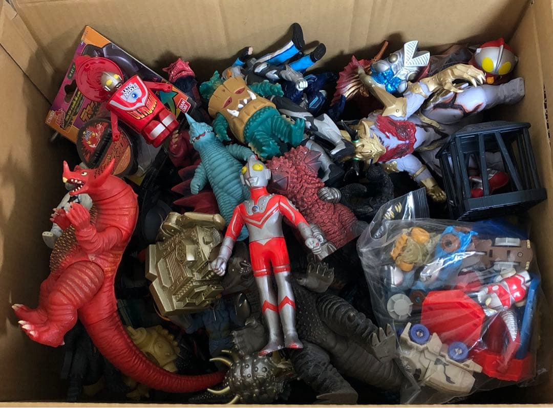 ウルトラマン　グッズ63点まとめ売り　怪獣　ソフビ 等