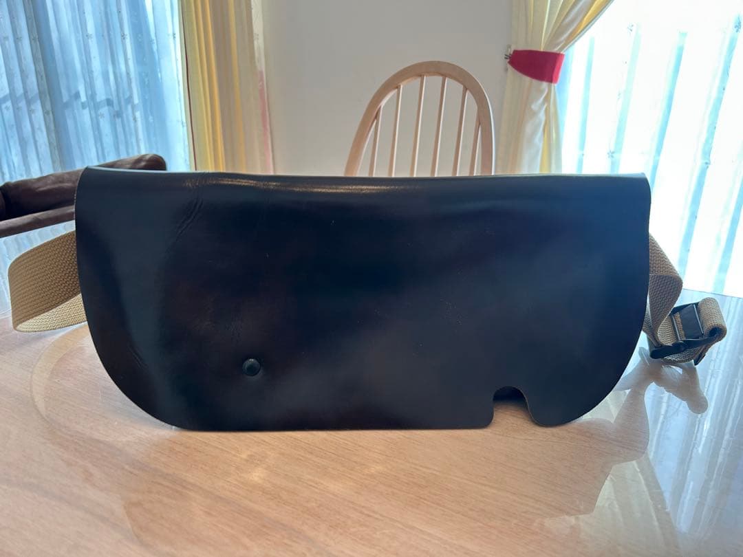 メッセンジャーバッグ　nui&co ダークグリーン