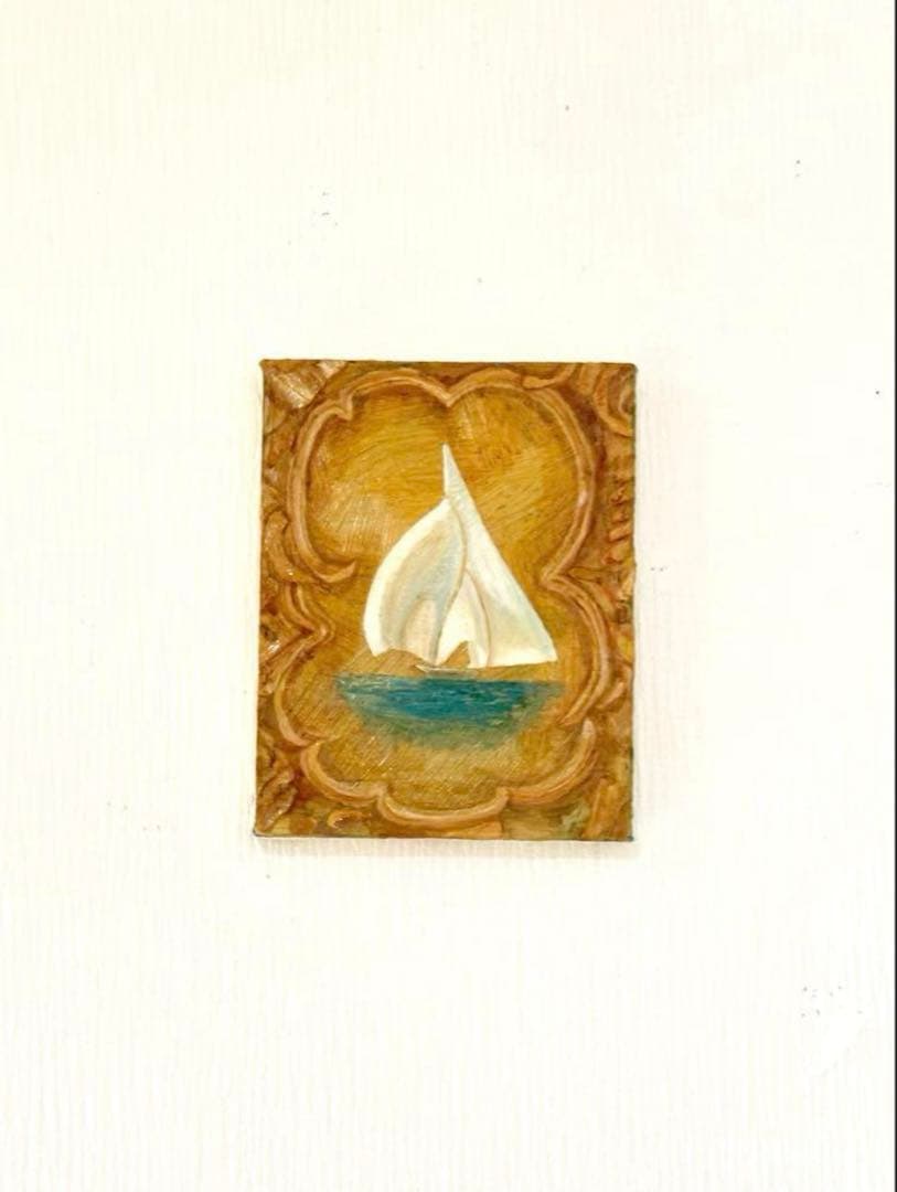 そのまま飾れるヨットの油絵　F0号　ベージュ　ゴールドカラー　白いヨット