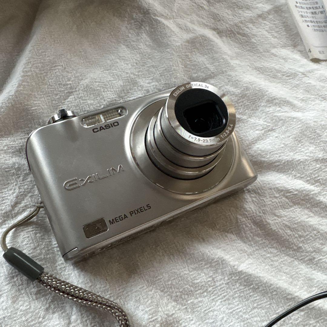 デジタルカメラ CASIO EXILIM EX-Z1200