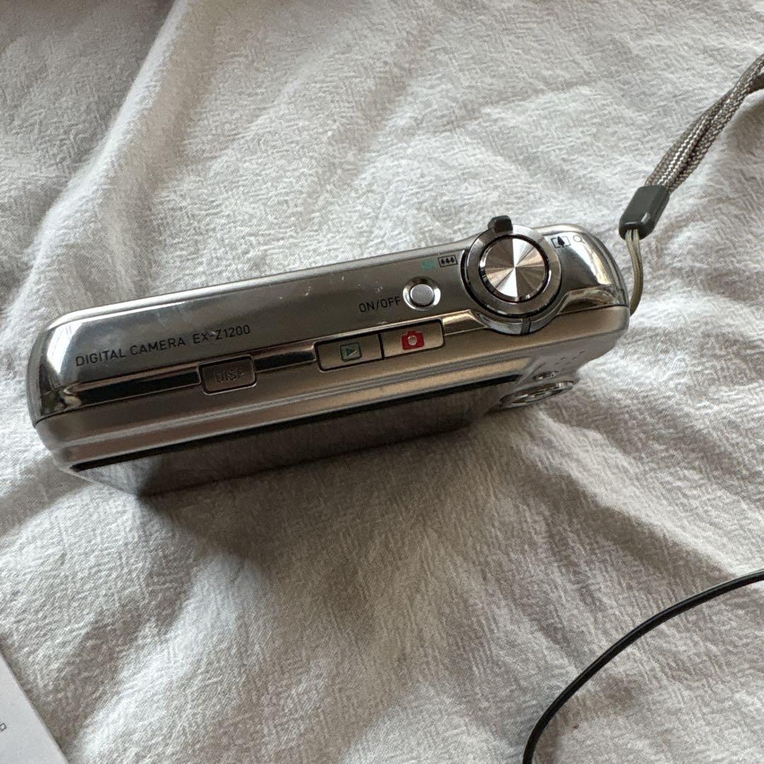 デジタルカメラ CASIO EXILIM EX-Z1200