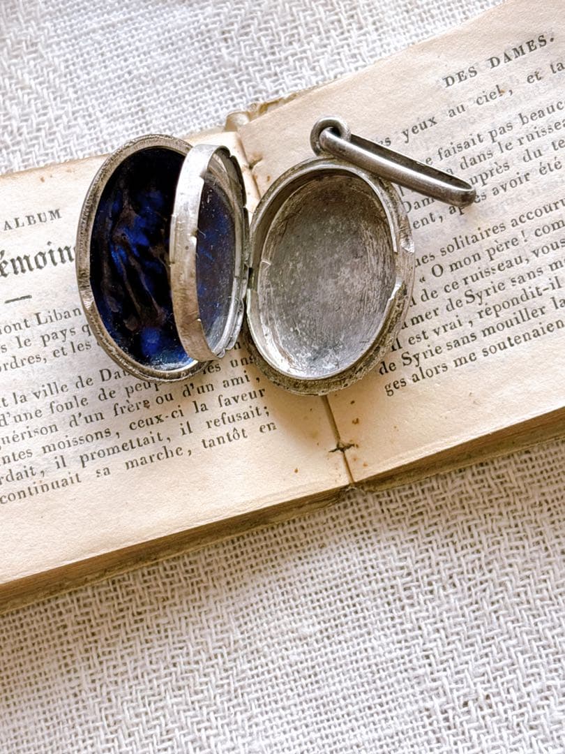 フランスアンティーク　ペンダントトップ・つばめ