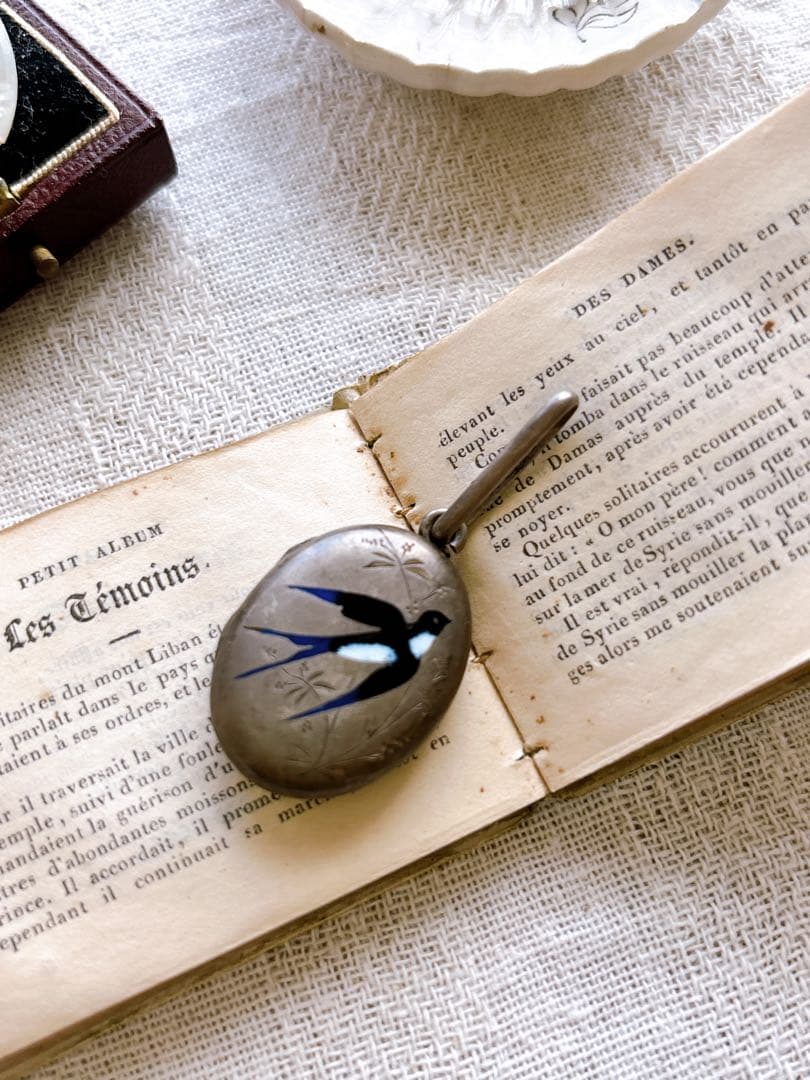 フランスアンティーク　ペンダントトップ・つばめ