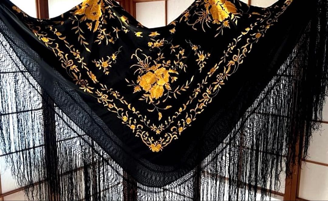 [新品］シルク100% 最高級マントン・フラメンコ・黒地x金刺繍