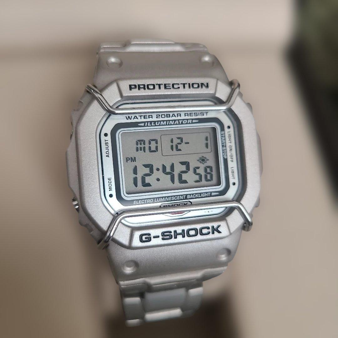 【美品】G-SHOCK DW-5000D-8 スクリューバック　シルバー