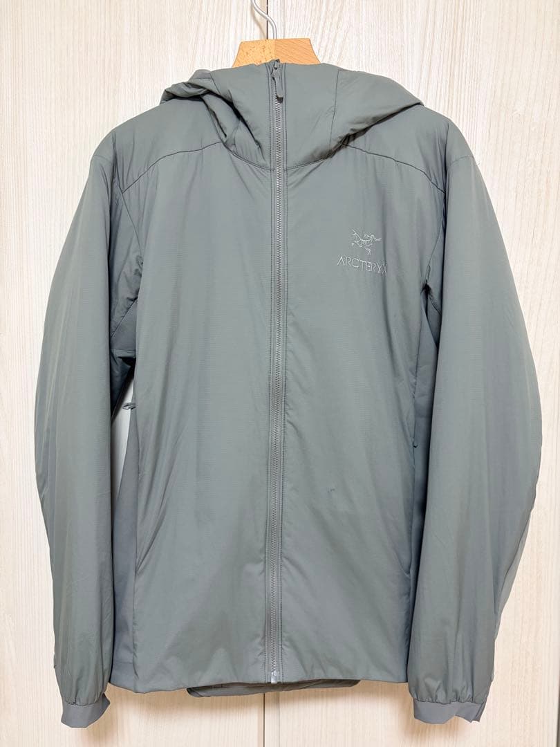 美品　ARC'TERYX　アークテリクス　ATOM LT HOODY　希少カラー