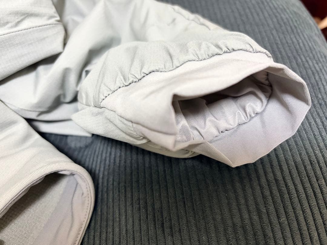 美品　ARC'TERYX　アークテリクス　ATOM LT HOODY　希少カラー