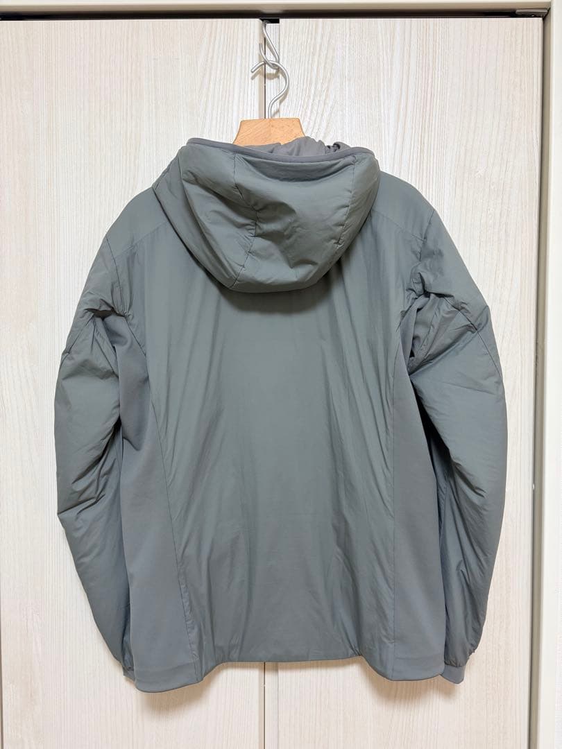 美品　ARC'TERYX　アークテリクス　ATOM LT HOODY　希少カラー