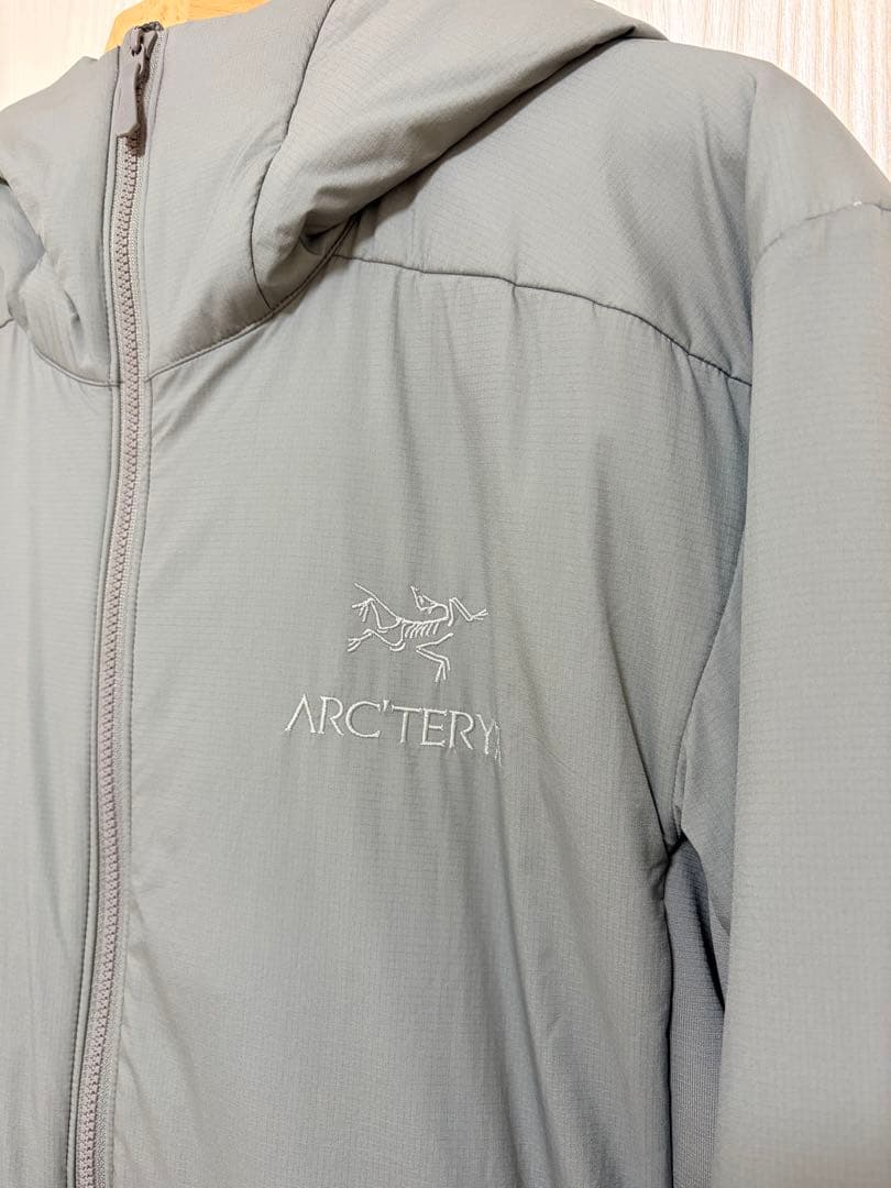 美品　ARC'TERYX　アークテリクス　ATOM LT HOODY　希少カラー