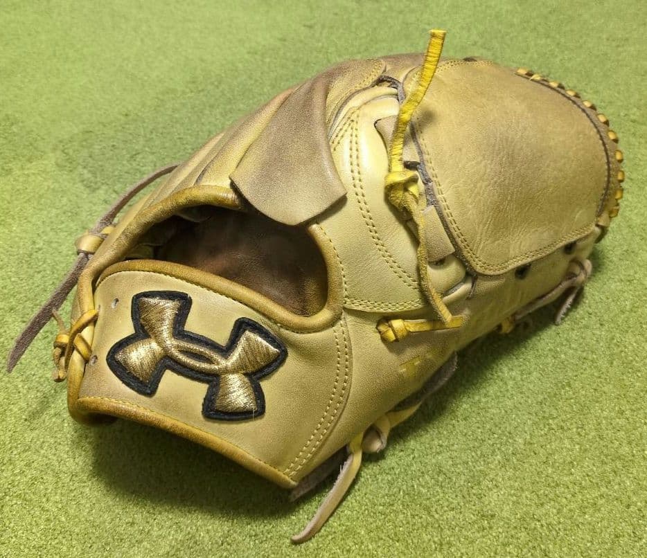 UNDER ARMOUR 硬式投手 QBB0018 元値￥64,800