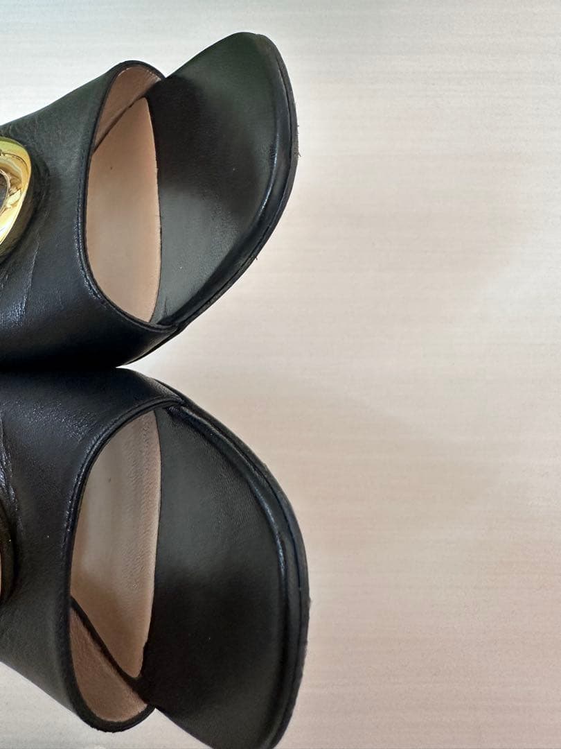 GUCCI (グッチ) GG ロゴ ブロンディ レザーサンダル 723391