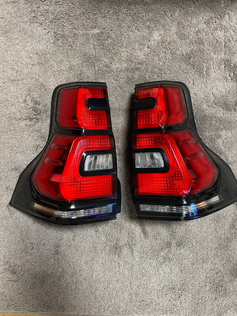 ランクルプラド 150系後期 トヨタ純正テールランプ