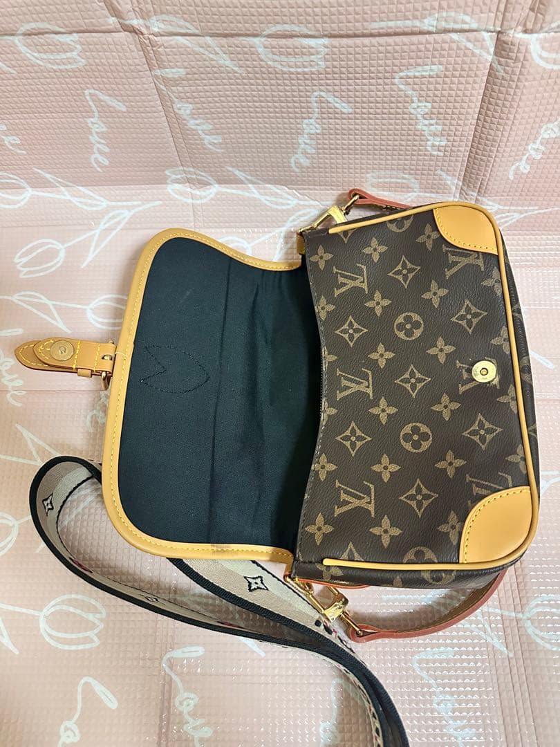 極美品LVノベルティ アンティーク ショルダーバッグ