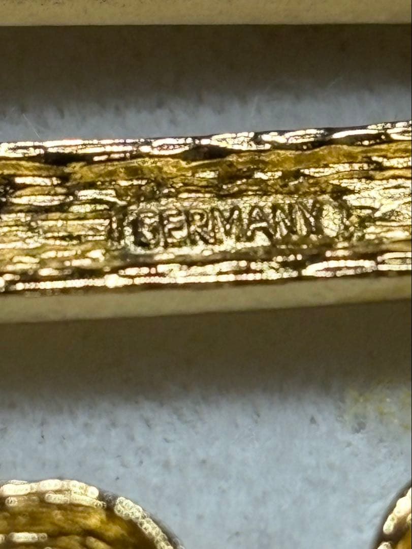 y*a様 Christian Dior ブローチ 金色 メタル製