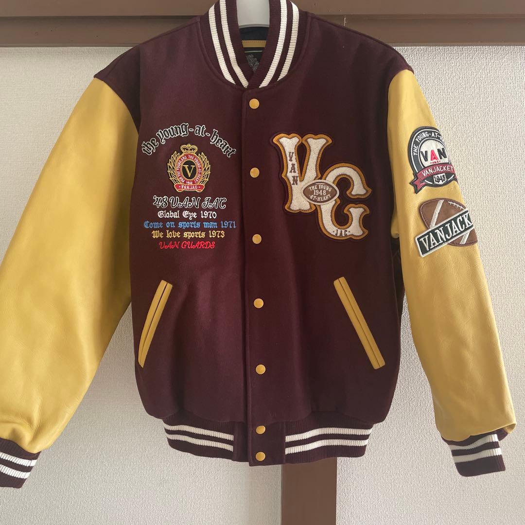 VAN バーガンディ/イエロー スタジャン