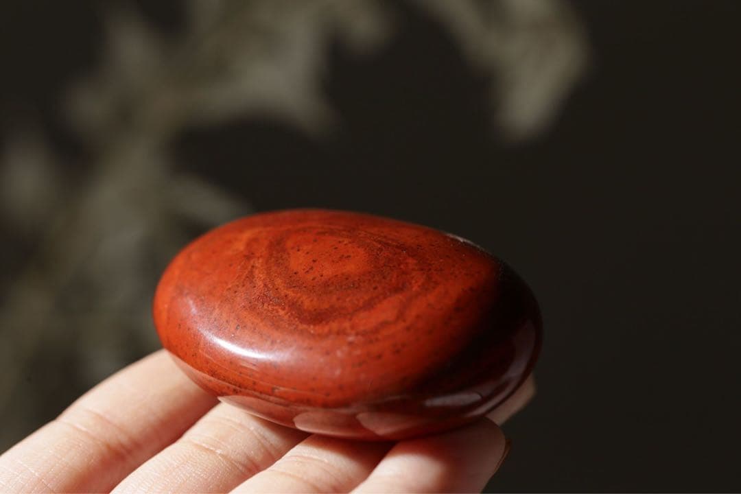 【高品質】レッドジャスパー　握り石