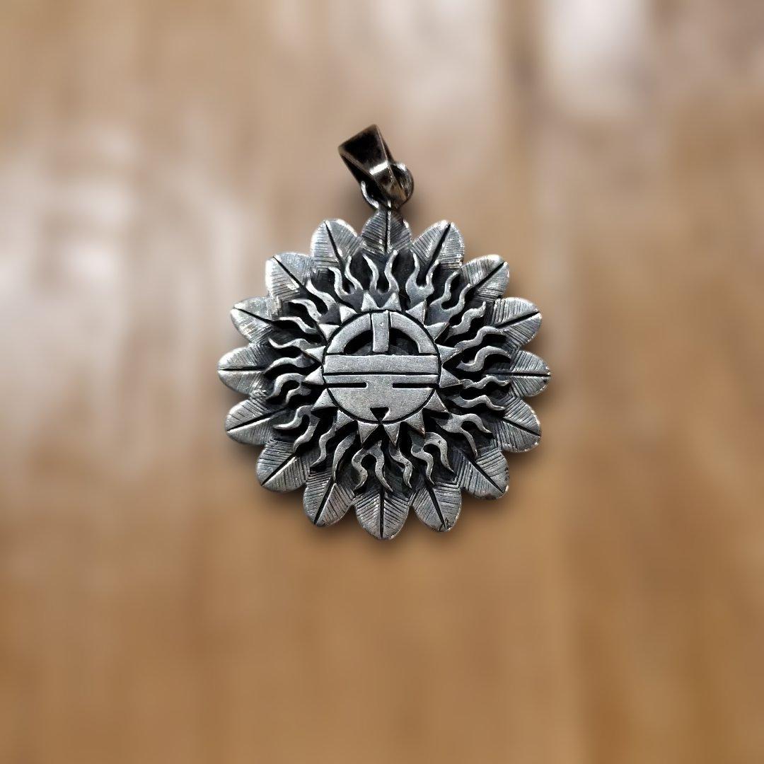 「ホピ」チャールストン・ルイス作ペンダントトップ