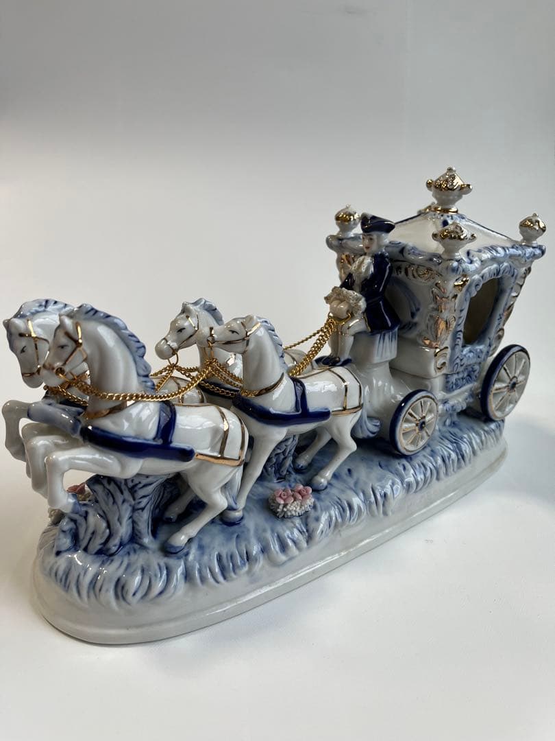 【磁器製アンティーク人形】 昭和から語りかけるセト・ノベルティ　「馬車」