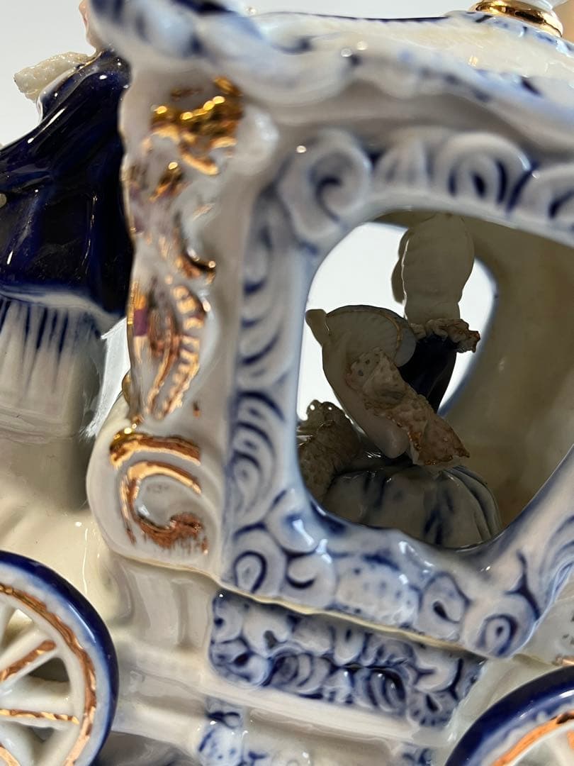 【磁器製アンティーク人形】 昭和から語りかけるセト・ノベルティ　「馬車」