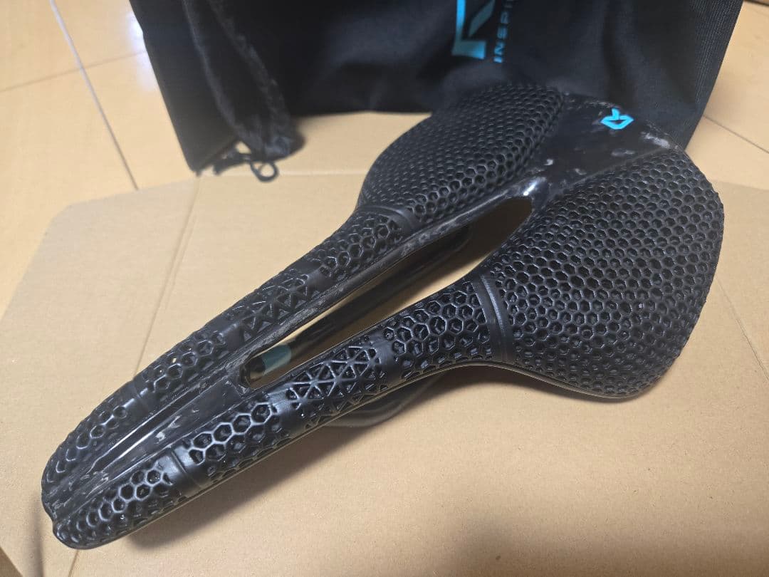 RYET 3D カーボンサドル RT07 収納袋付き
