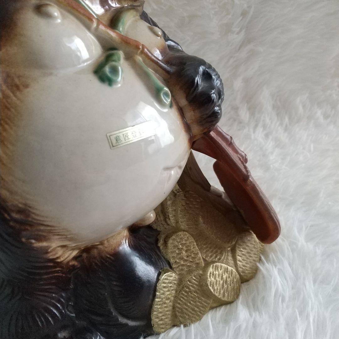 【信楽焼】陶器製 たぬきの置物 意匠登録済 福運を掻き込む 福熊手