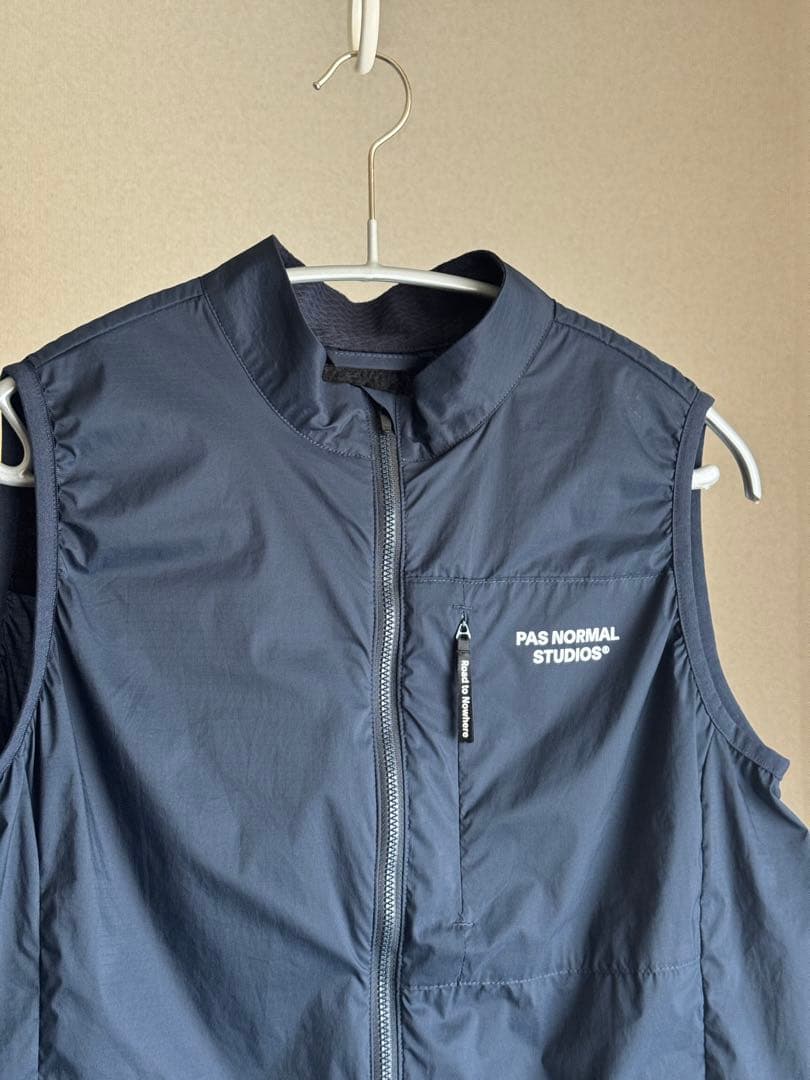 PAS NORMAL STUDIOS ネイビー ジレ