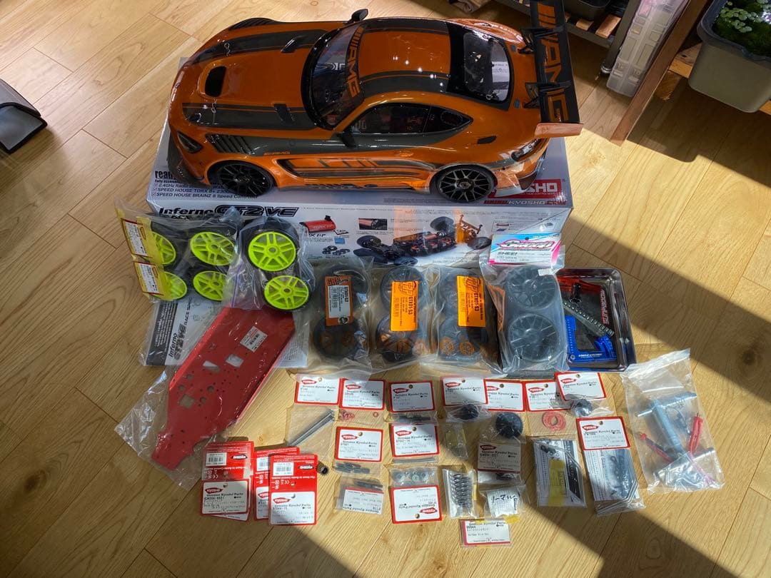 1/8 4WD インファーノGT2 VE AMG GT3 オプションスペア多数