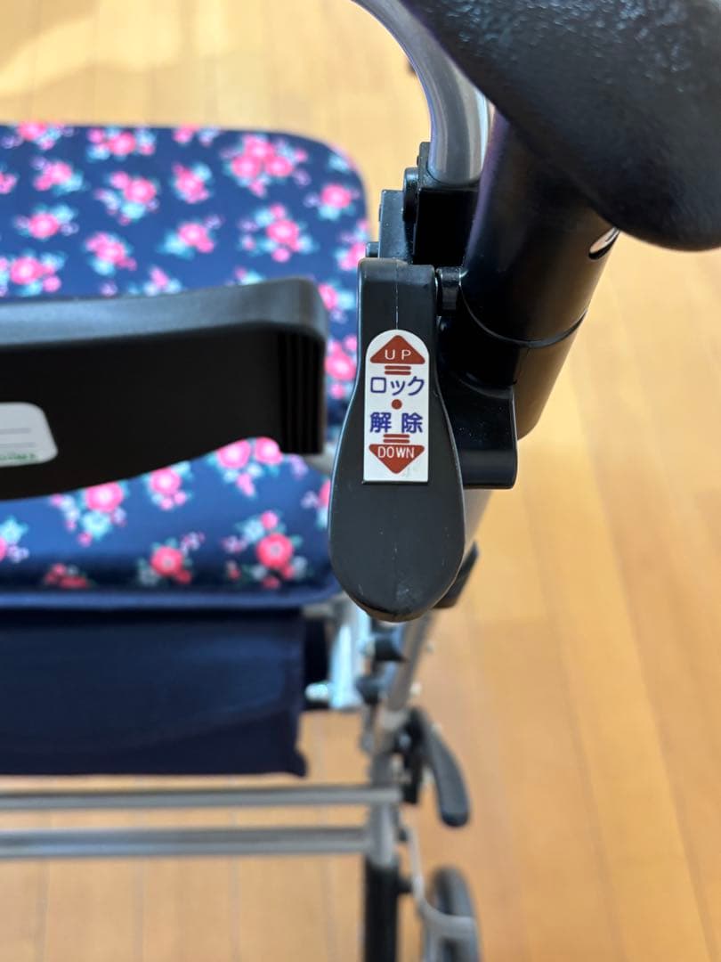 新品同様　シルバーカーデュオST 買い物カート　手押し車　花柄　折り畳み