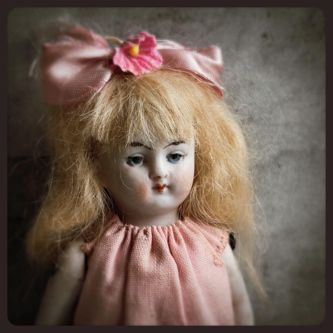 アンティーク ピンクのリボンの女の子 オールビスクドール ミニョネット