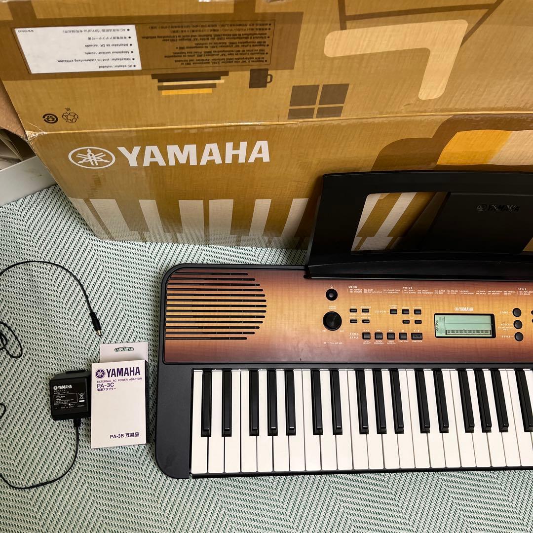 ヤマハ　ポータブルキーボード　メイプル調　　　　　電子ピアノ61鍵盤