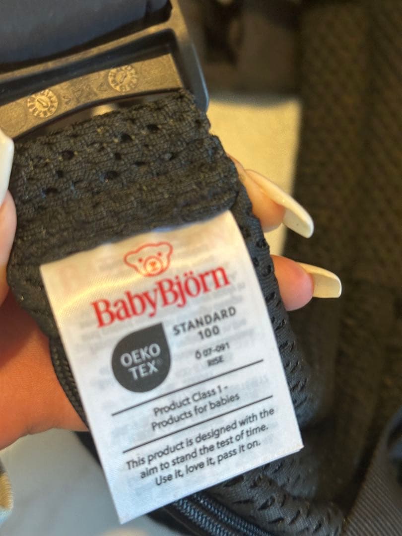 BabyBjörn 抱っこ紐 黒 メッシュ　新品未使用
