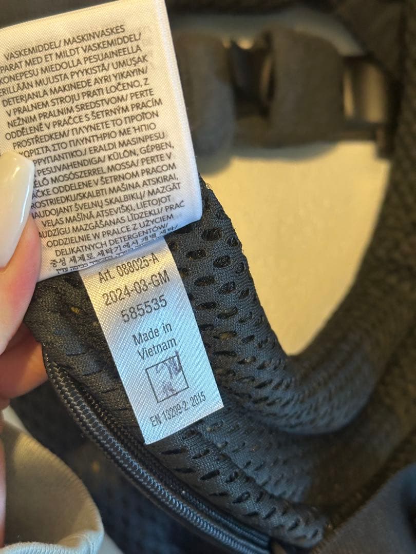 BabyBjörn 抱っこ紐 黒 メッシュ　新品未使用