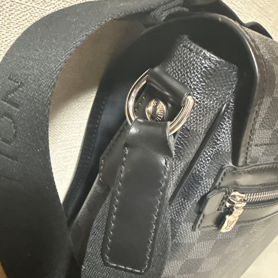 Louis VuittonディストリクトMM ショルダーバッグ