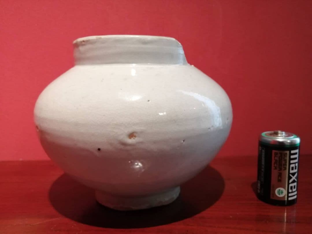 李朝白磁　丸壺（割れ、欠け、窯傷あり）