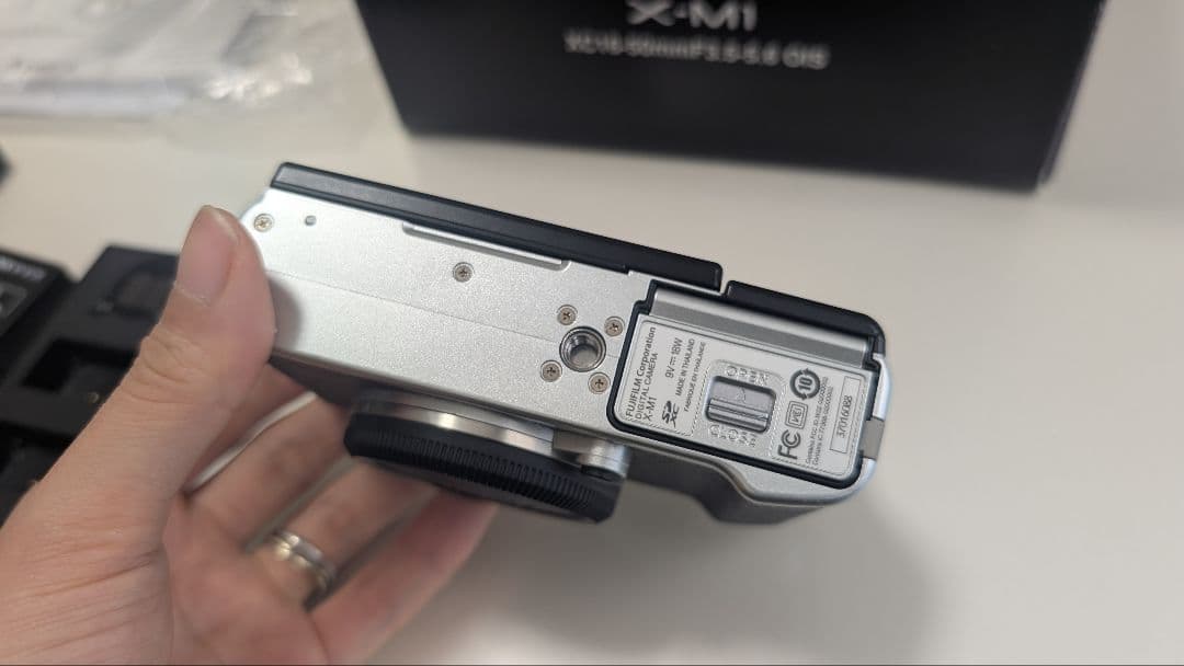 Fujifilm X-M1 ミラーレスカメラ 本体 おまけ付き